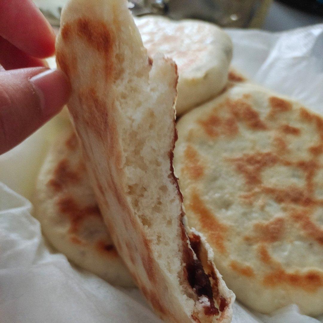 松软发面红豆饼