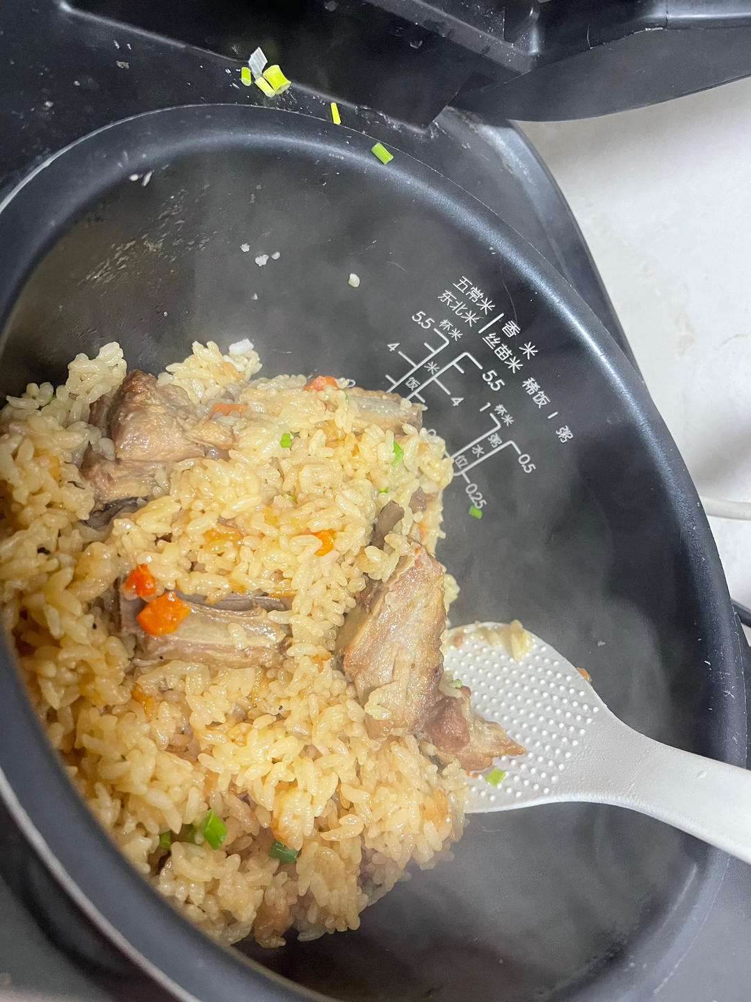 喷香排骨焖饭（爆好吃）