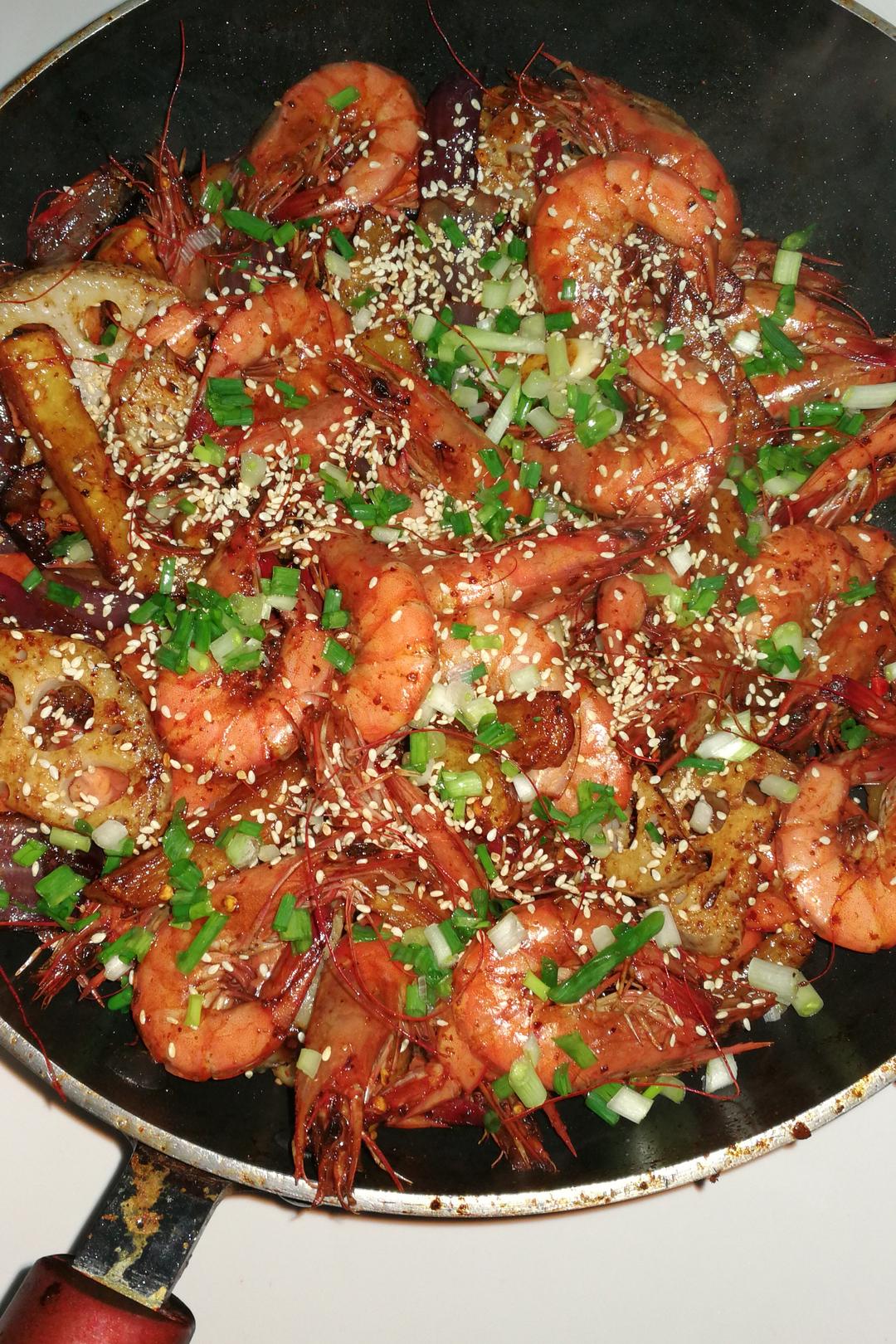 赞 虾,土豆,黄瓜,香菜,干红辣椒,葱姜蒜,四川辣酱,生抽,糖,料酒,麻辣