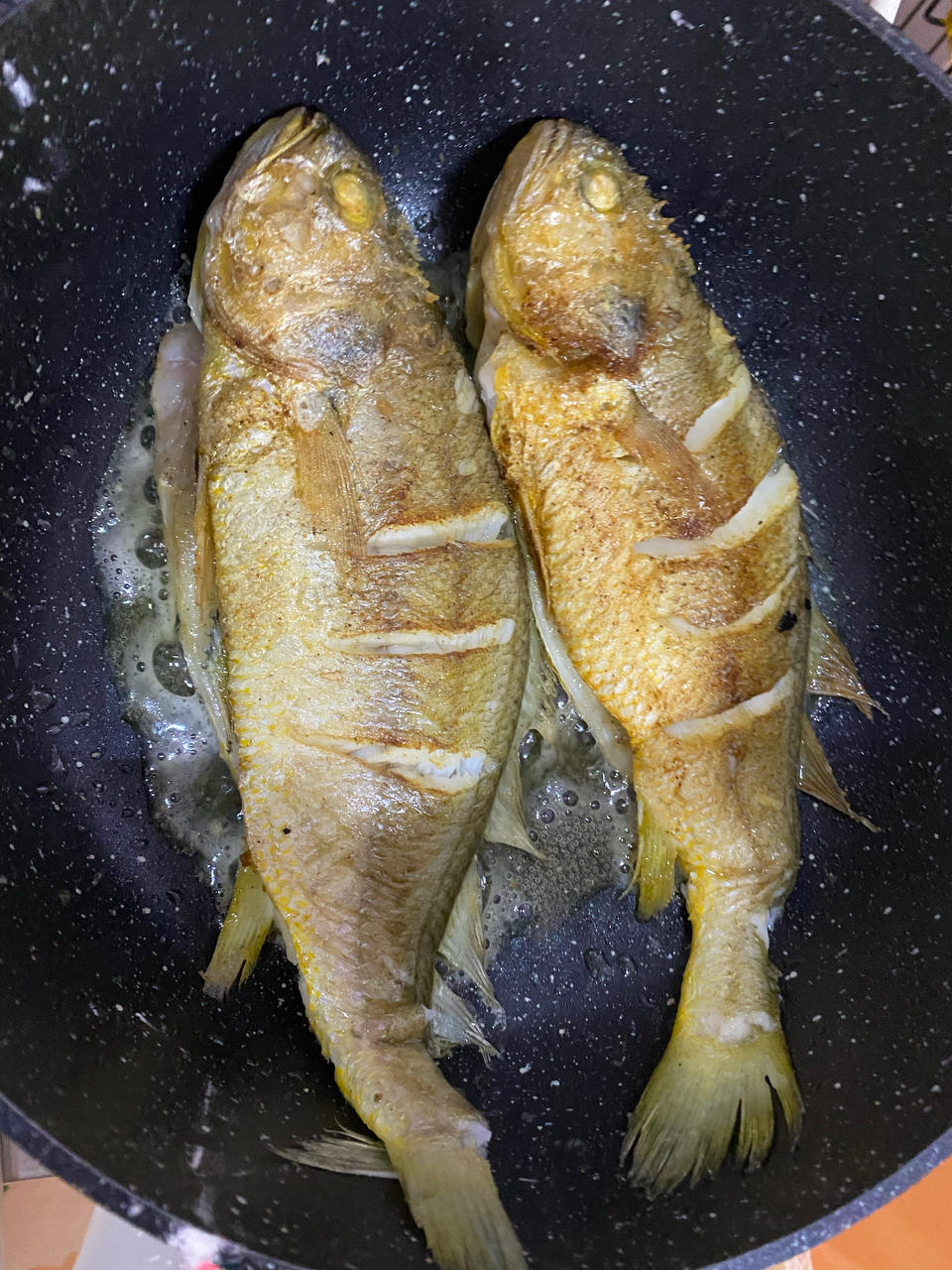 煎鱼/煎黄花鱼/漂亮不掉皮/铁锅煎鱼不粘锅