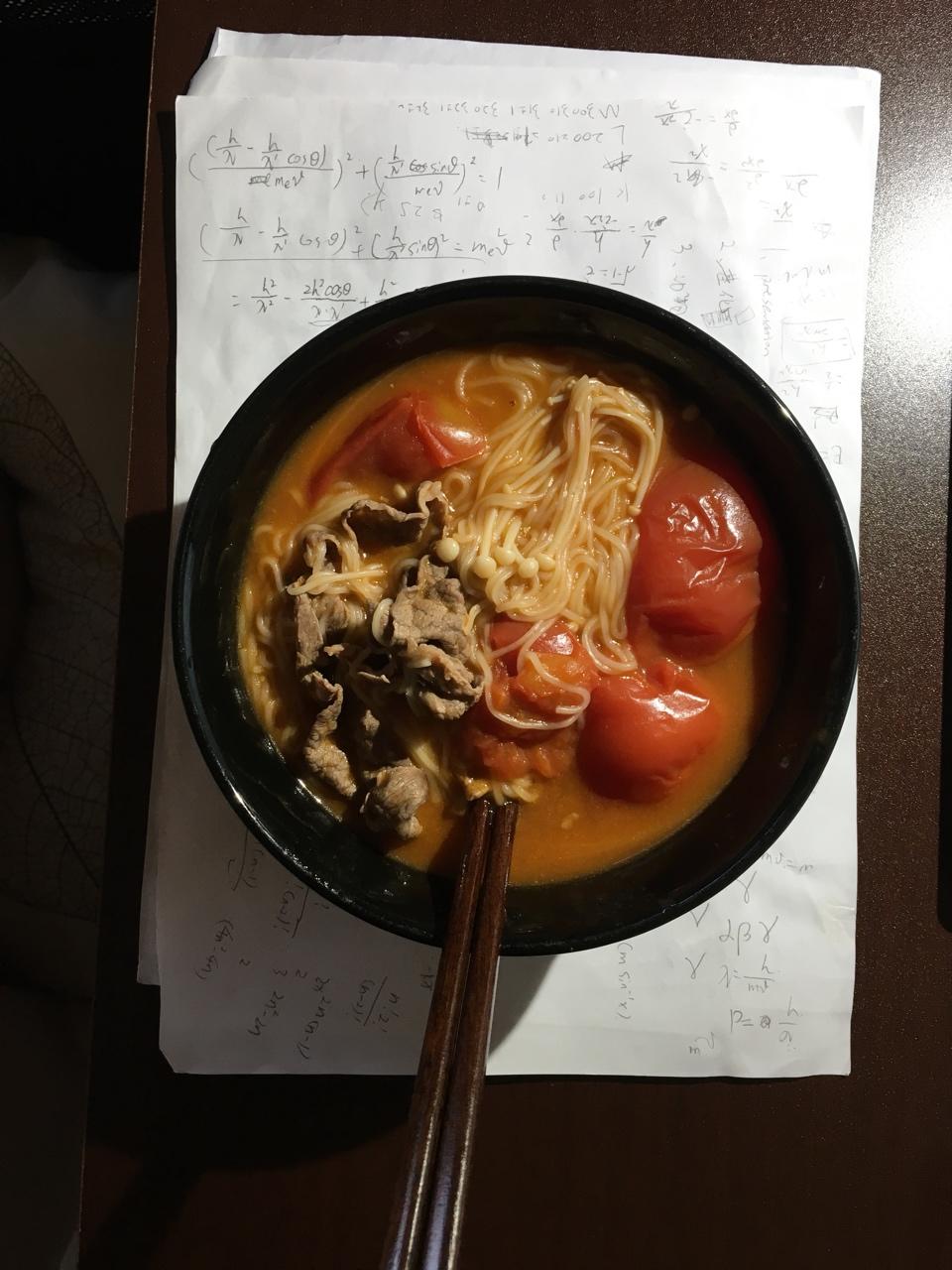 金针菇肥牛番茄锅