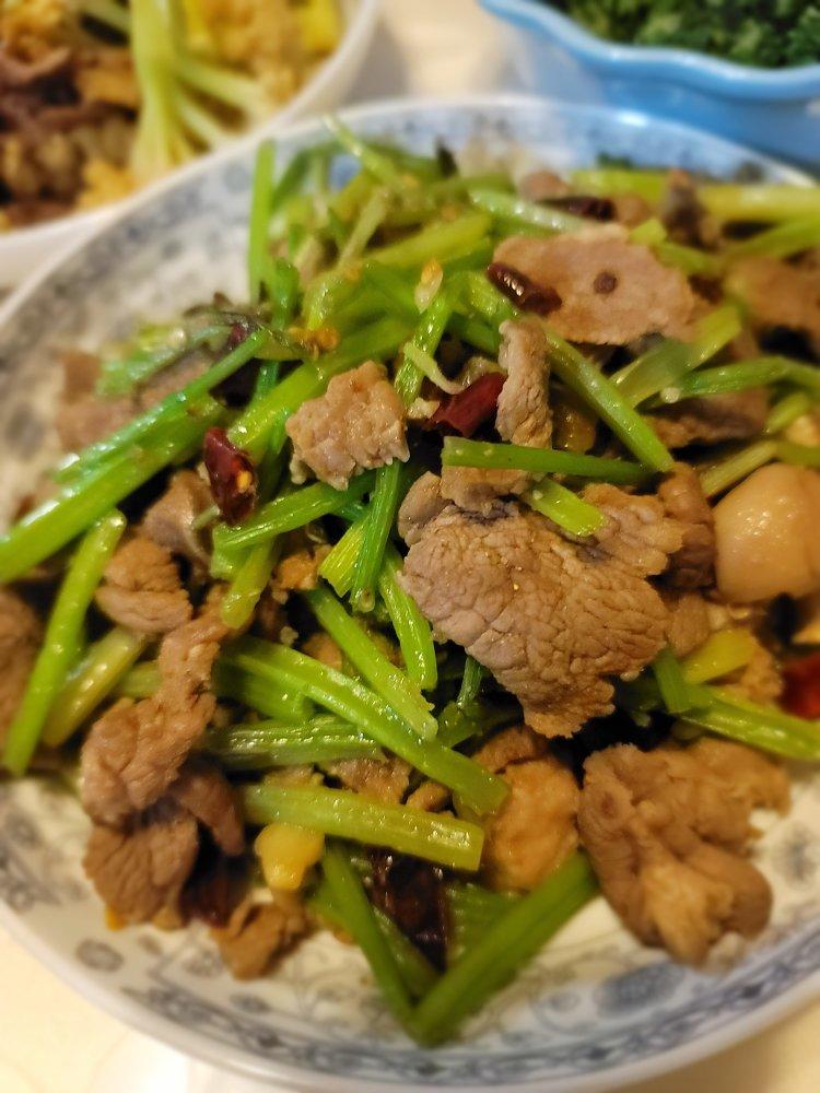 鲜得眉毛都要掉下来De西芹爆炒羊肉