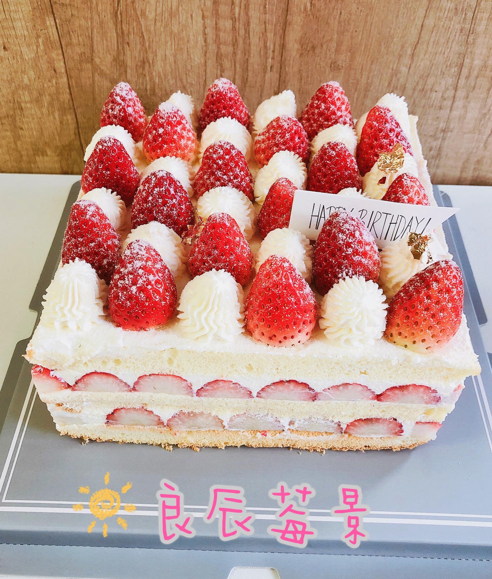 不会抹奶油也可以做的草莓方蛋糕！