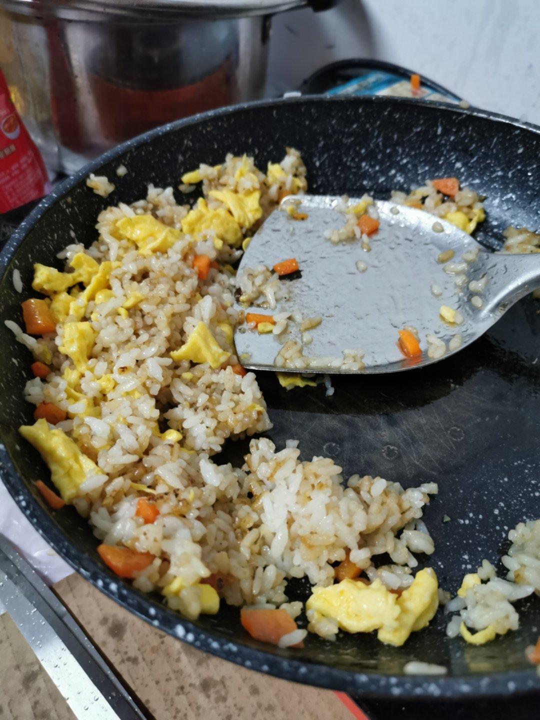 好吃到停不下来的酱油蛋炒饭