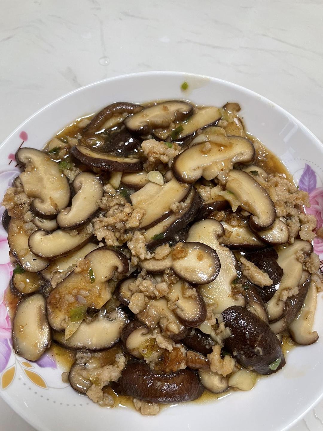 酱汁浓郁！超级下饭的家常菜肉末香菇