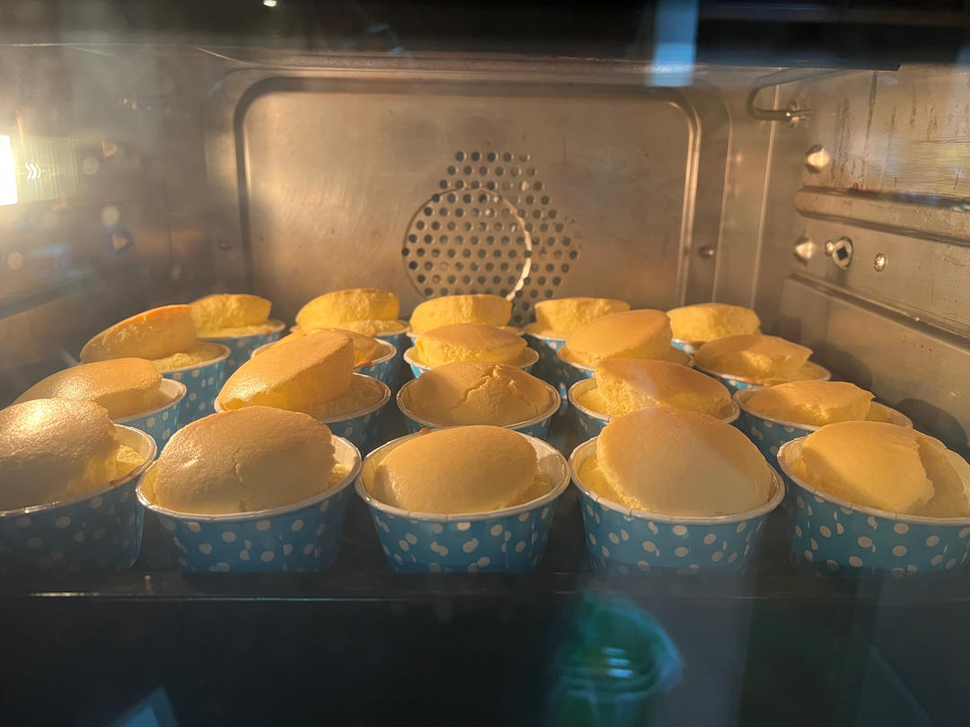 戚风小纸杯蛋糕