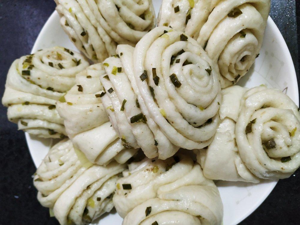 🌺椒盐葱香花卷🌺（操作简单，好吃又好看）