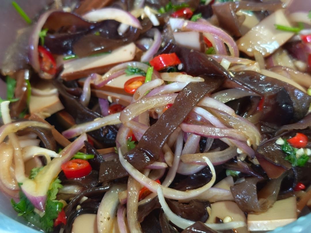 凉拌小菜—洋葱木耳鸡蛋干