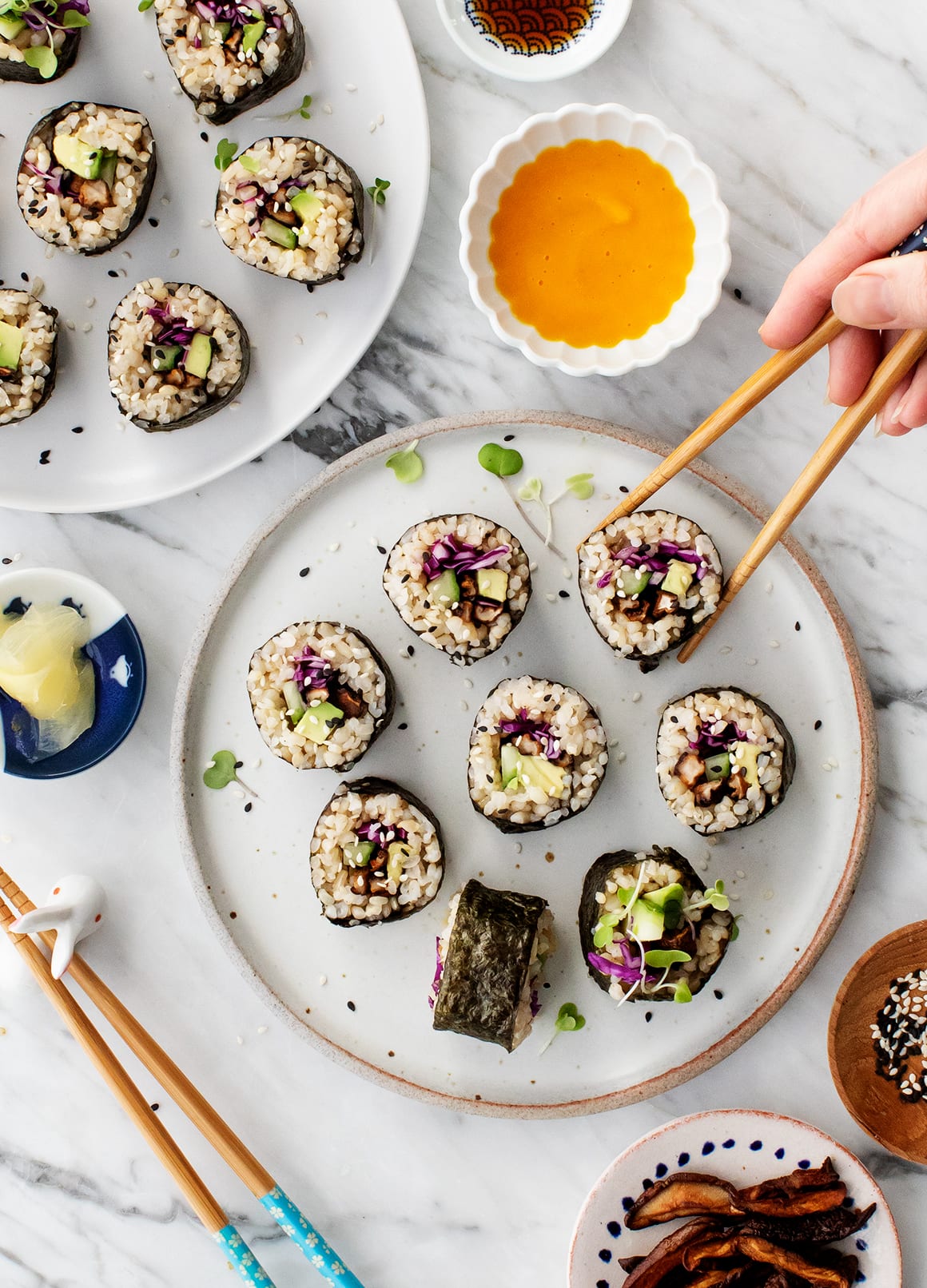 【健康低卡正餐食谱 | 香菇牛油果黄瓜糙米寿司】的做法