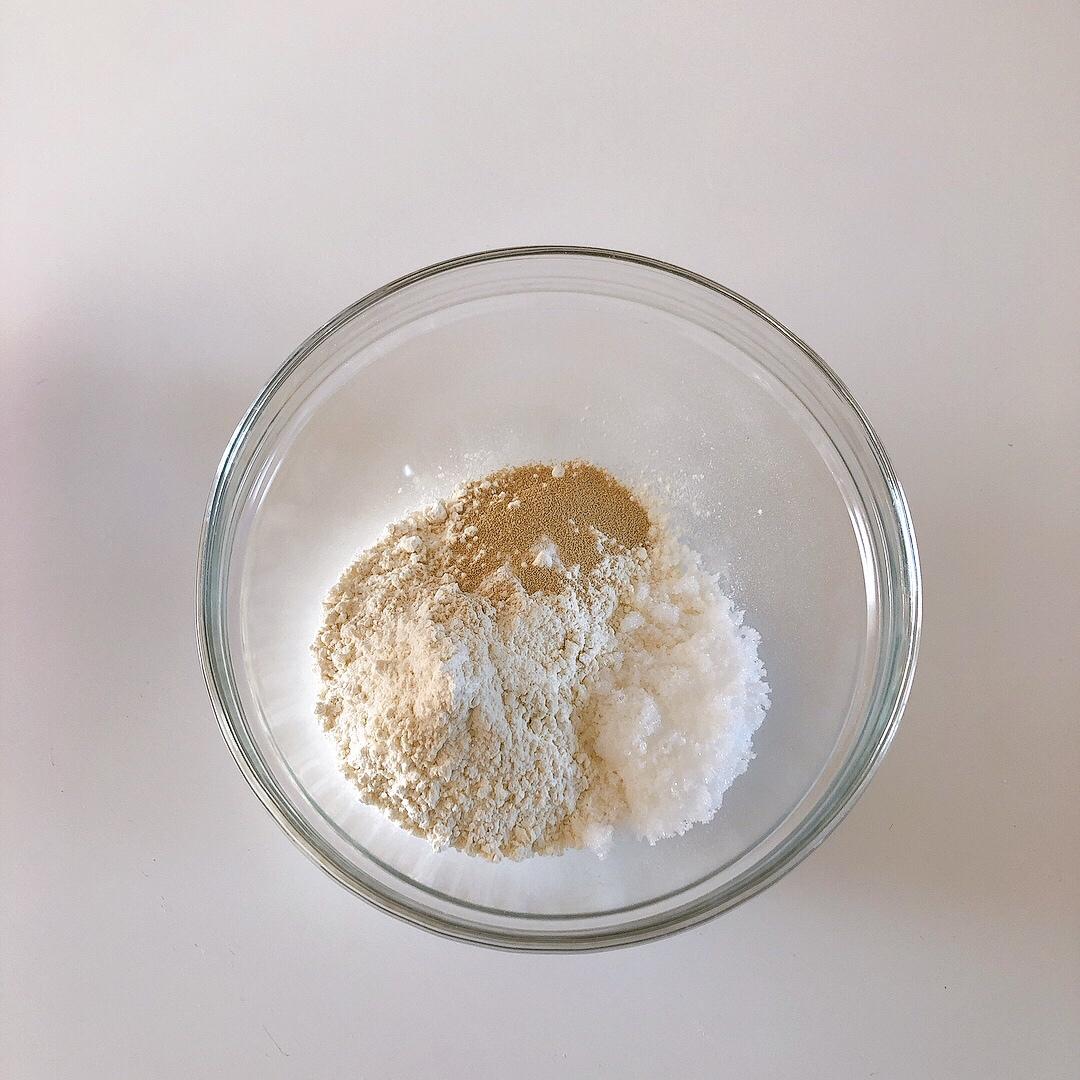 纯奶手撕吐司的做法 步骤1