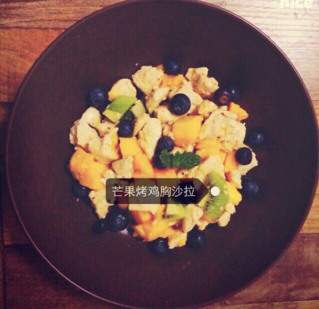 芒果烤鸡胸沙拉