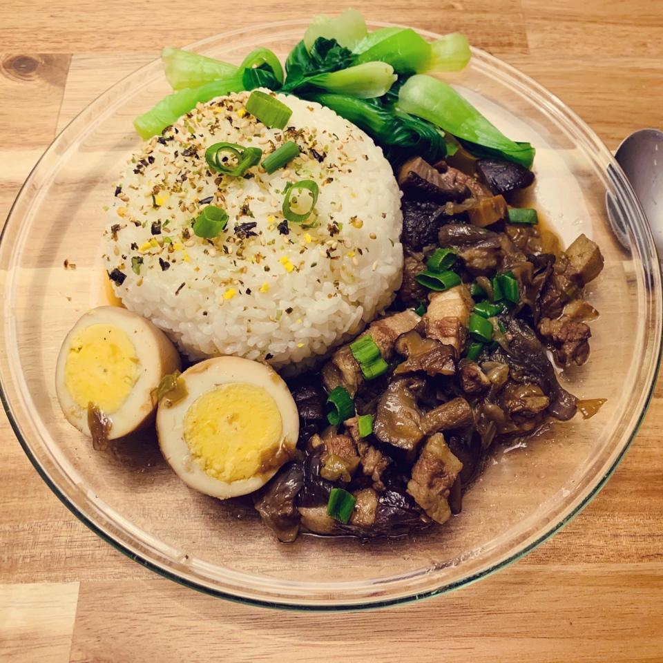 洋葱酥卤肉饭