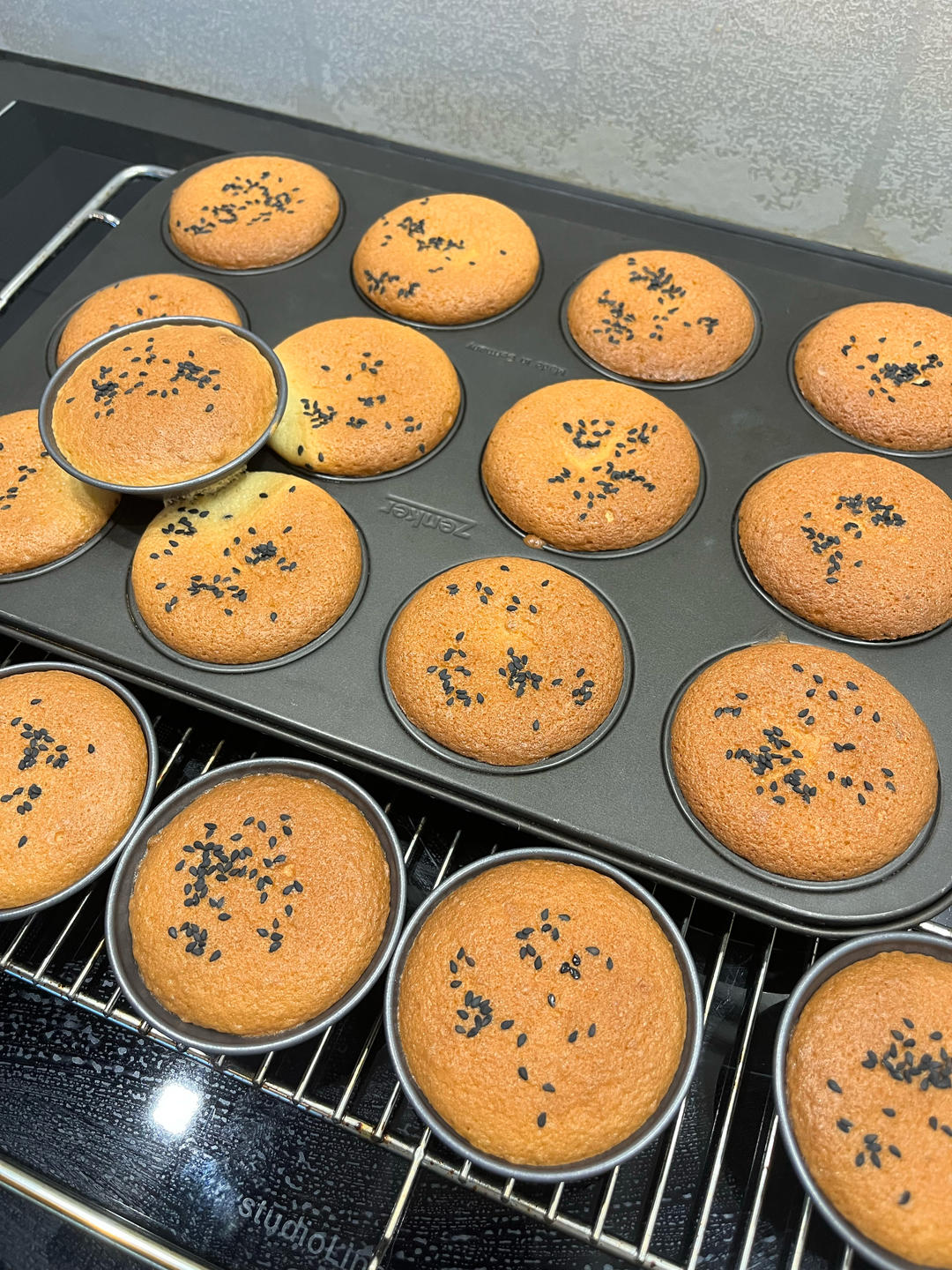 还原小时候的美食，老式脆皮蛋糕，每次都要排队买