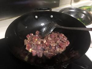 菜心粒坨坨牛肉的做法 步骤2