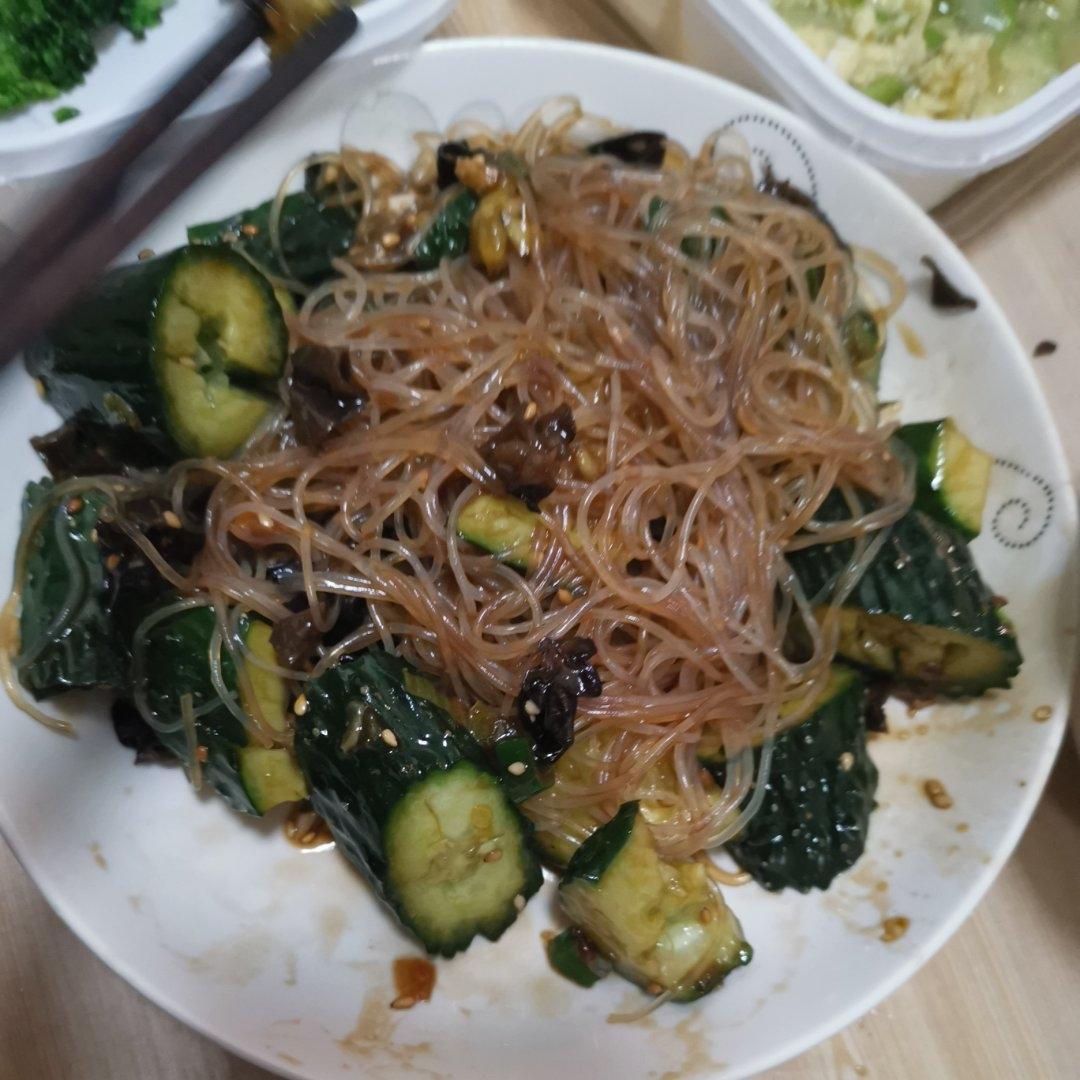 木耳黄瓜萝卜香菜粉丝  凉菜
