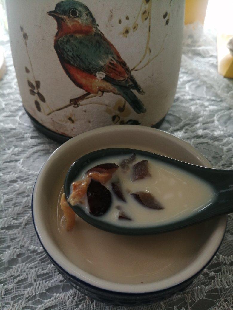 花胶（鱼胶）炖牛奶