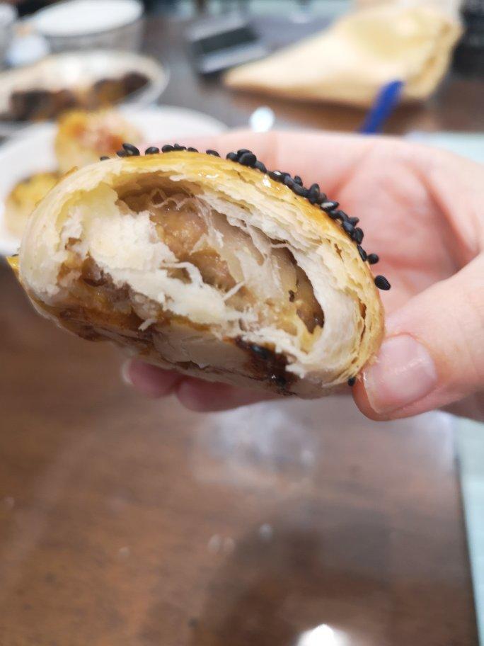 排四个小时队也买不到的鲜肉月饼，秘诀是放麻油！
