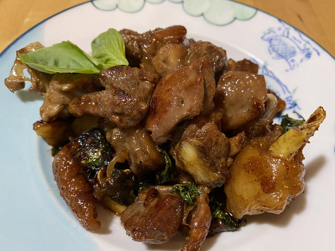台湾三杯鸡 Stewed Chicken with Ginger and Wine in Casserole