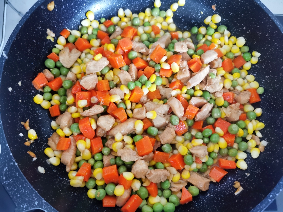 彩色时蔬鸡丁的做法 步骤4