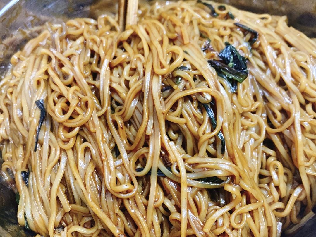 10分钟搞定的一碗葱油拌面