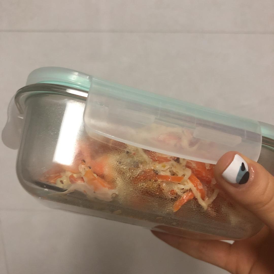 胡萝卜蟹柳丝温沙拉【健康小食】