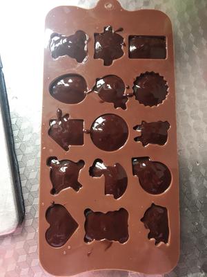 自制手工黑巧克力的做法 步骤3