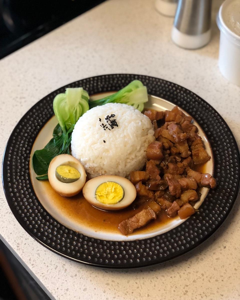 洋葱酥卤肉饭