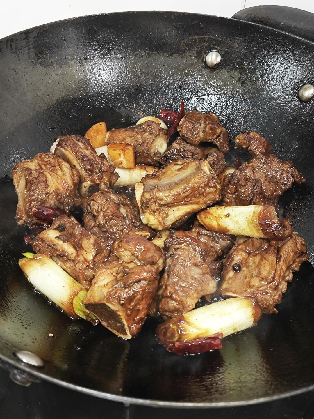 小土豆烧牛肉，红烧牛腩，好吃到舔盘