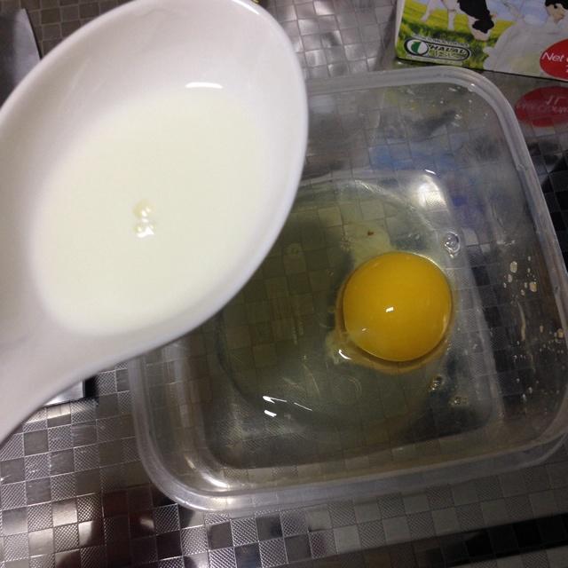 火腿土司鸡蛋卷的做法 步骤2