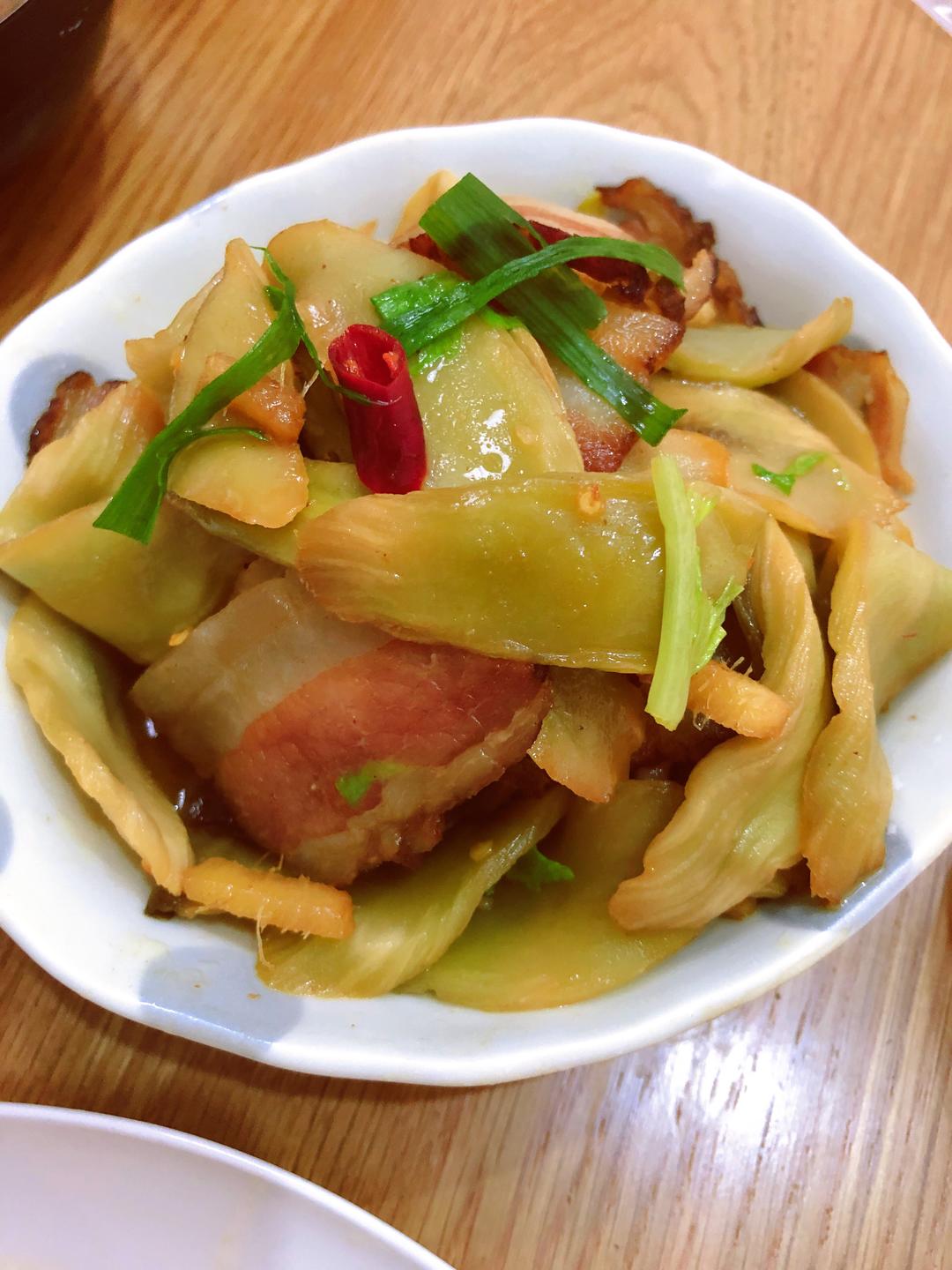 莴苣干辣炒腊肉的做法