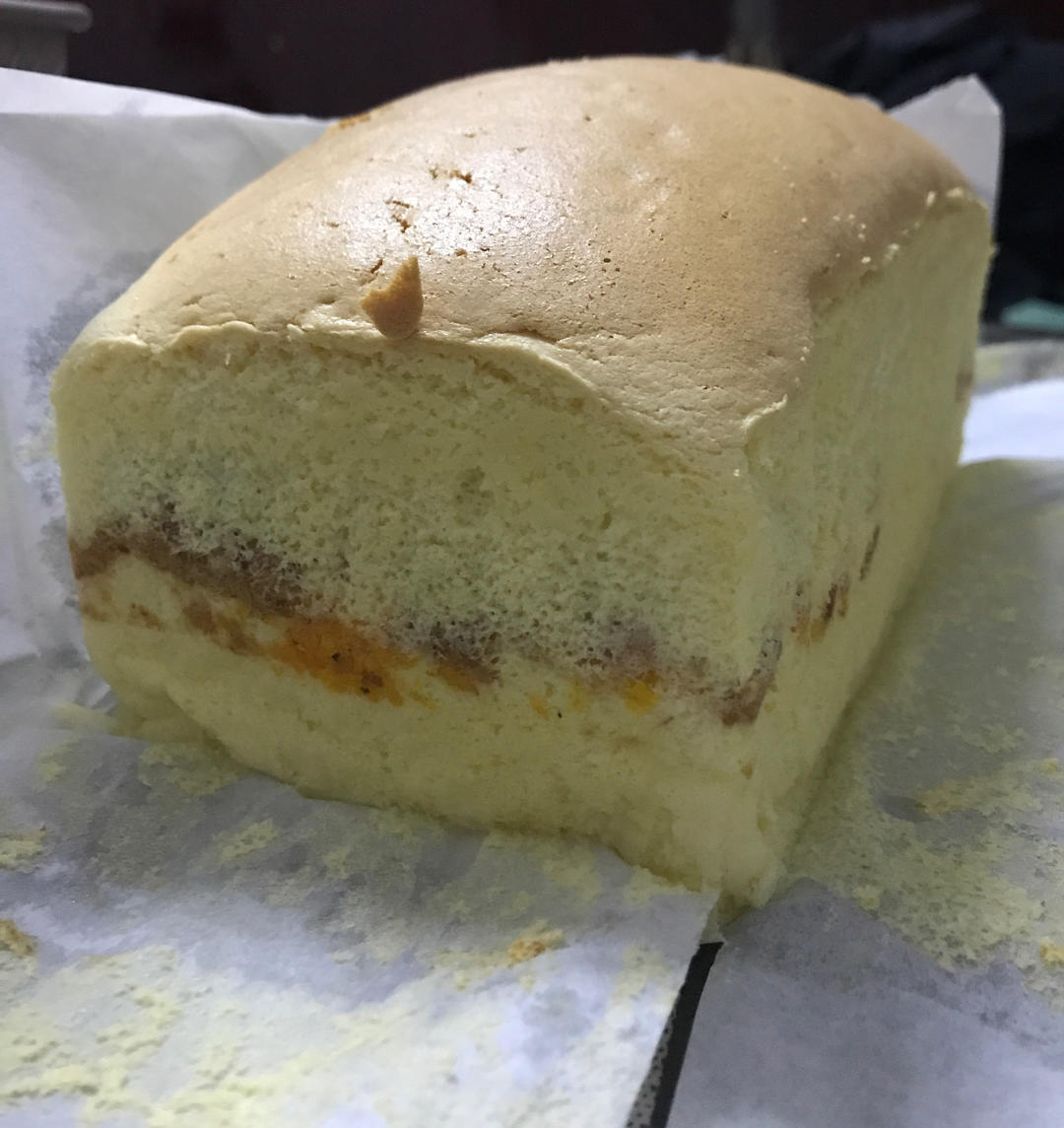 咸蛋黄肉松抖臀蛋糕