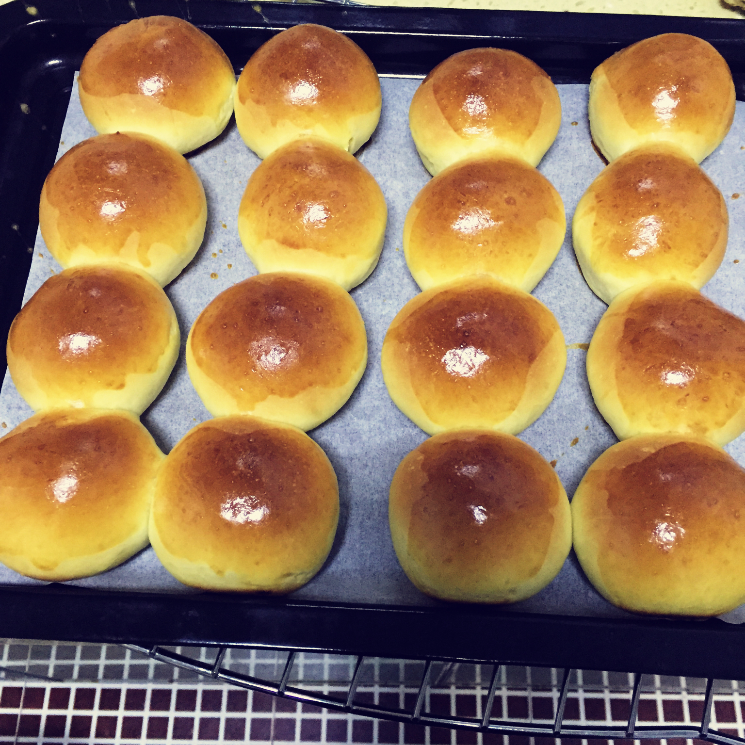 大人小孩都爱不释口的【蜂蜜牛奶小餐包】