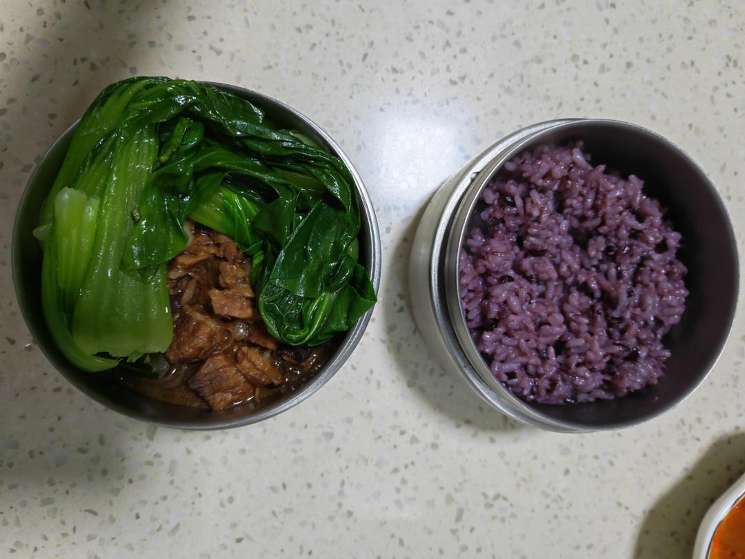 狂炫三大碗的卤肉饭