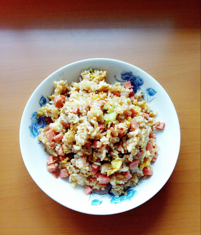 火腿鸡蛋炒饭
