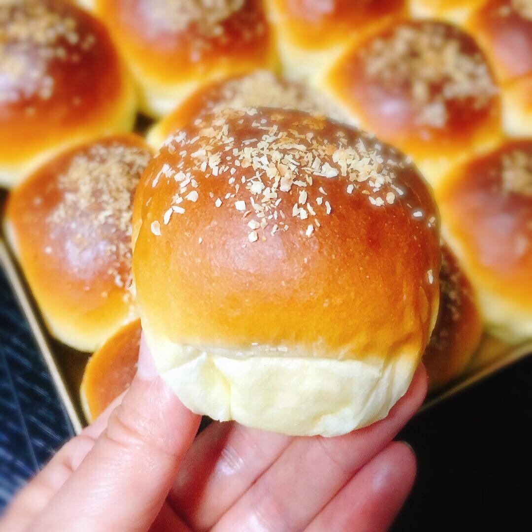 超级柔软的奶油奶酪椰蓉小餐包