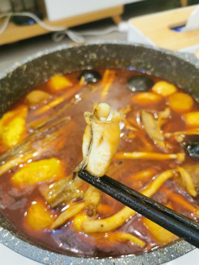 哥老官牛蛙火锅家庭版做法（99.9%相似度）