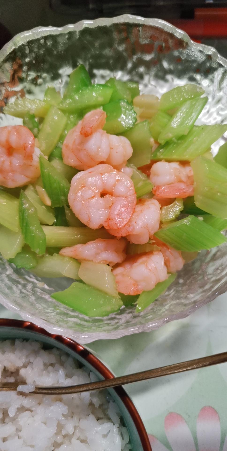 超级嫩的西芹吃法（西芹虾仁），小朋友也可以吃很多