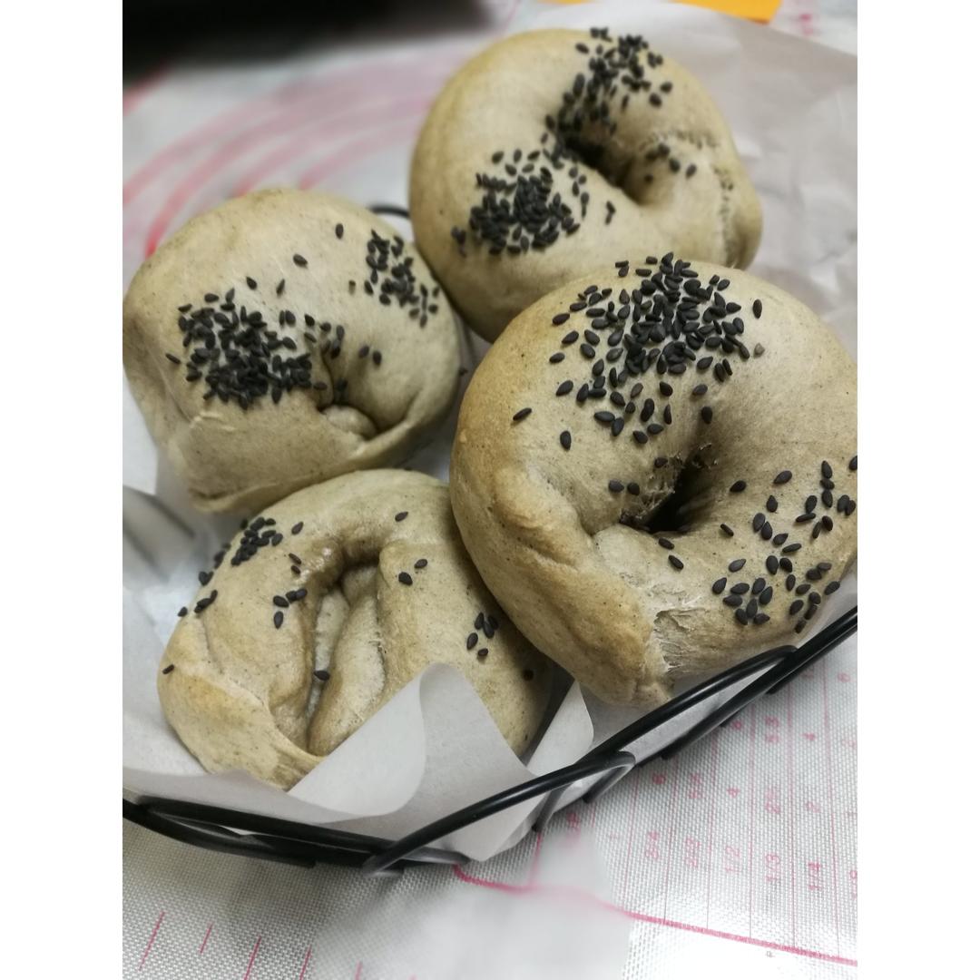 浓郁芝麻香的黑芝麻酱贝果