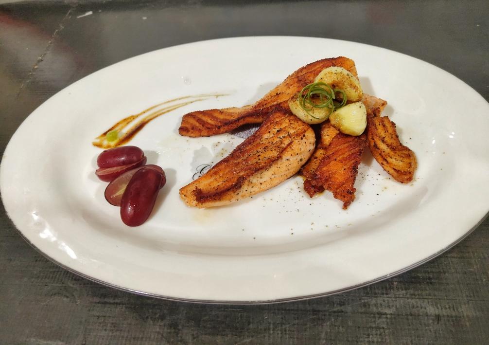 黄油香煎挪威三文鱼~的做法