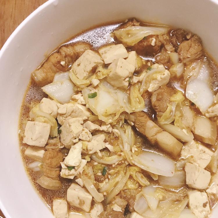 五花肉炖白菜豆腐