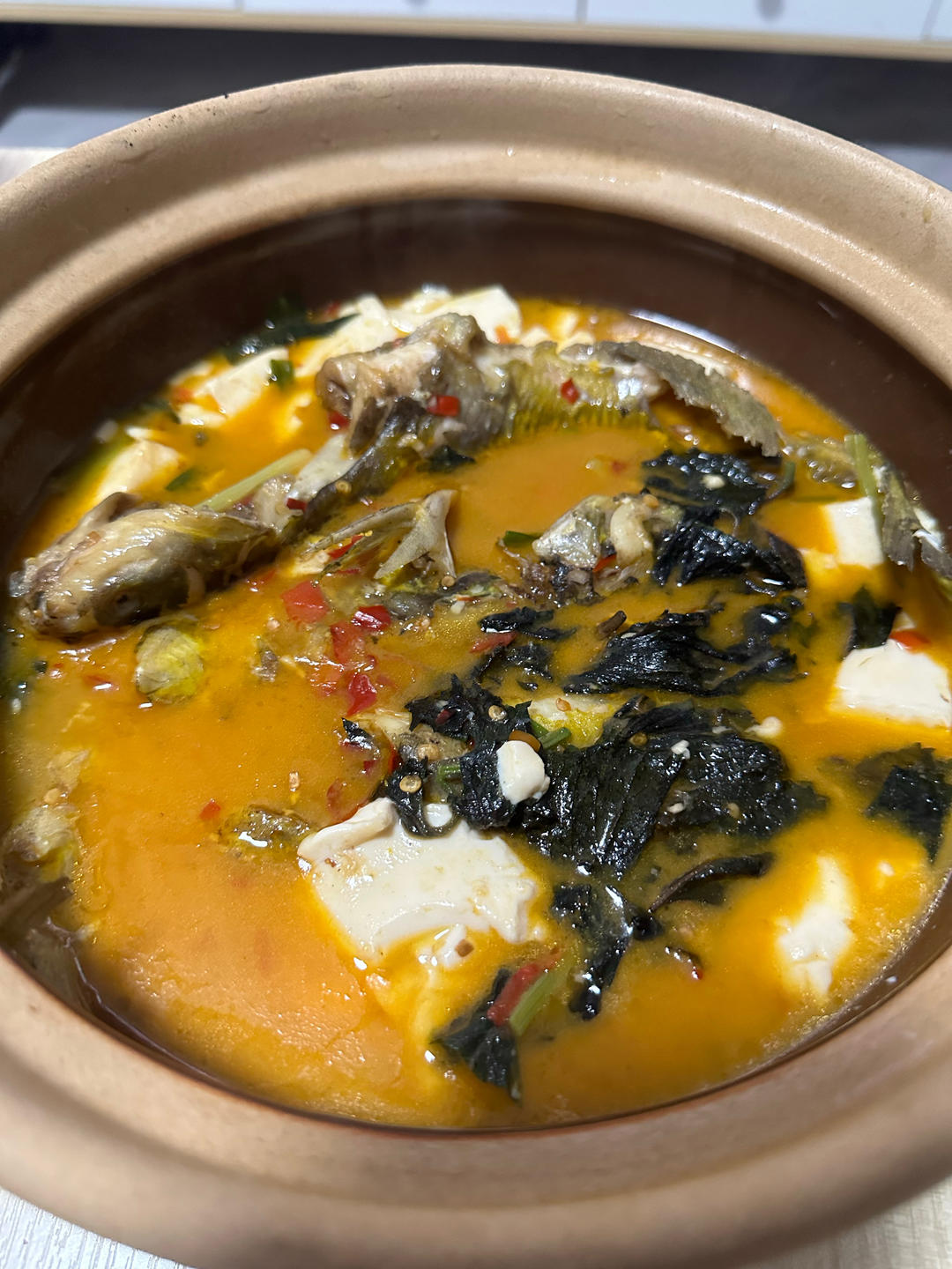 紫苏黄辣丁豆腐煲的做法