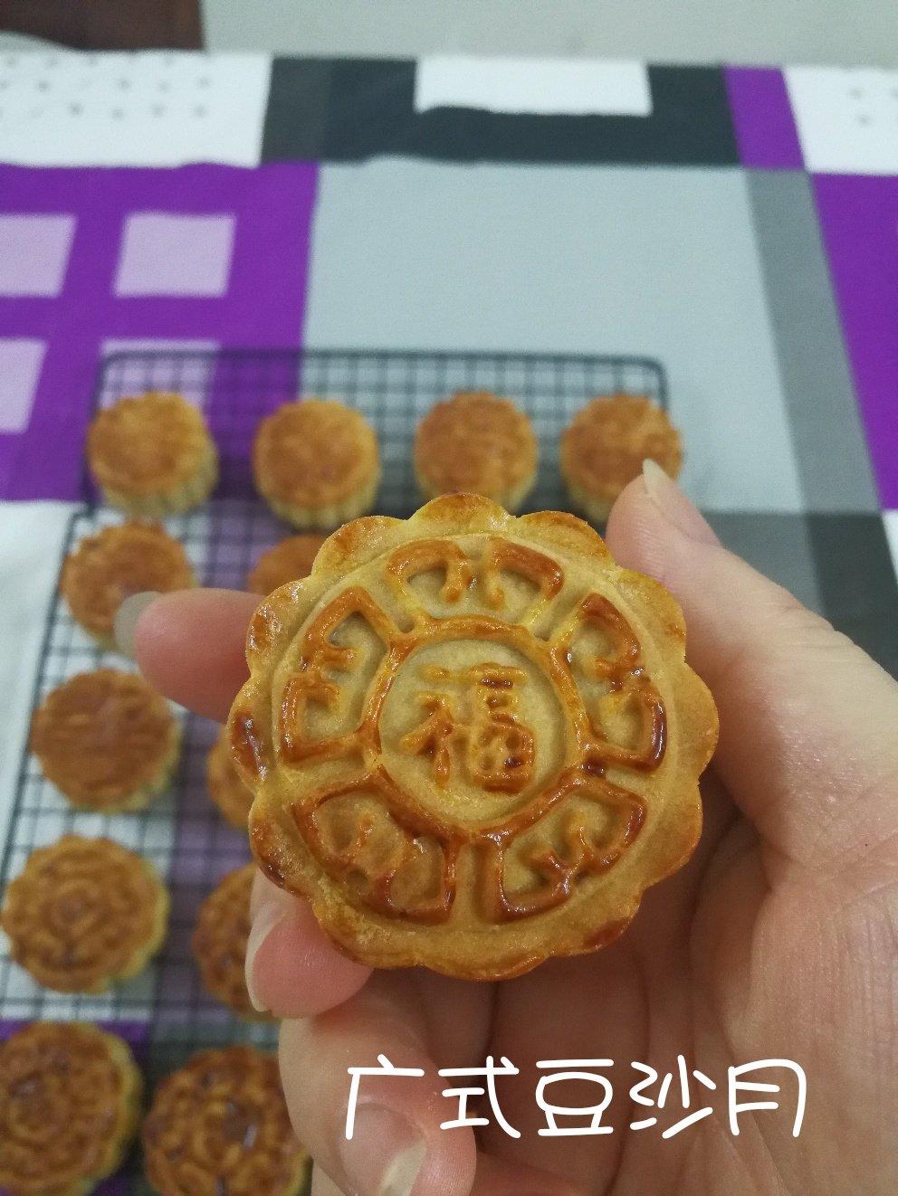 广式月饼—蛋黄芝麻月饼