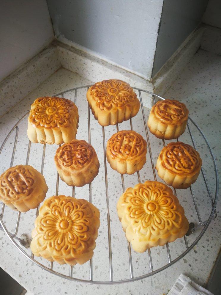 时光静好_zwk0做的自制月饼简易版(蜂蜜代替糖浆)