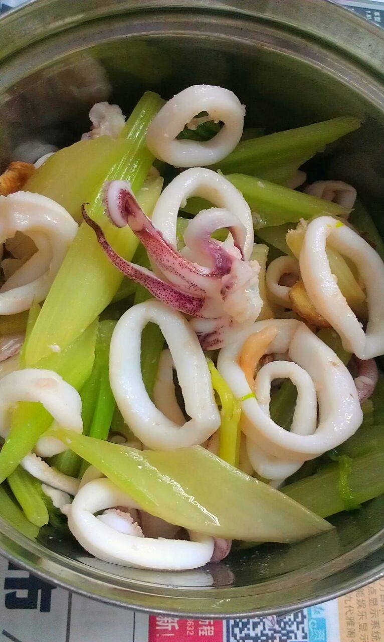 西芹炒鱿鱼