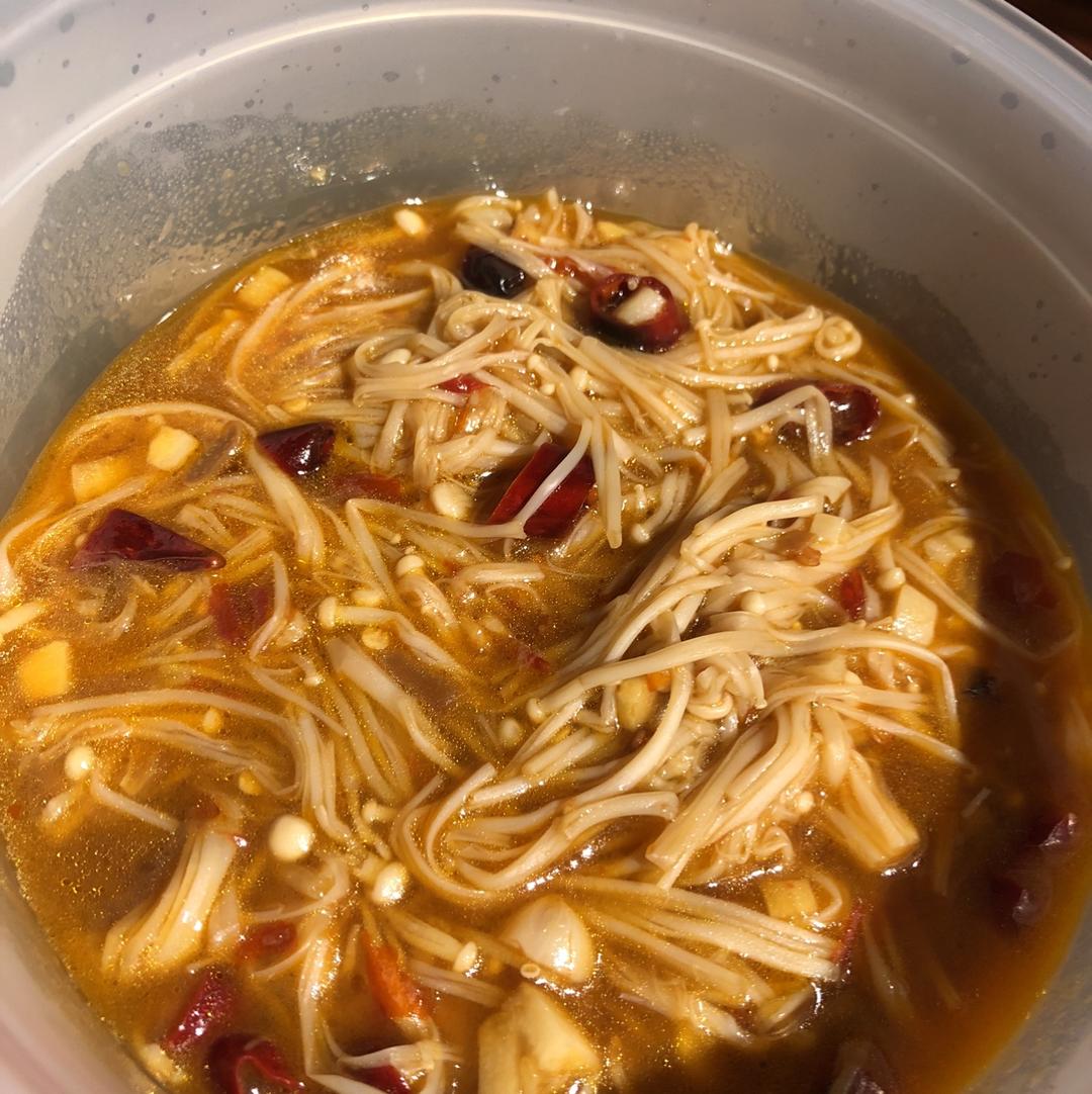 虾仔小五做的酱炒金针菇