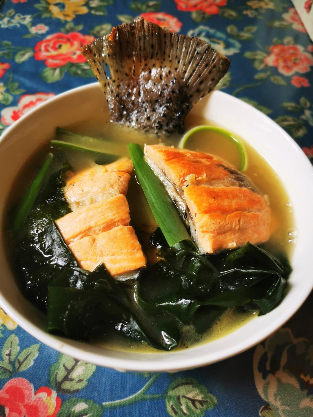 三文鱼骨汤