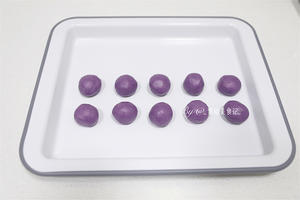 紫薯蛋黄酥的做法 步骤12