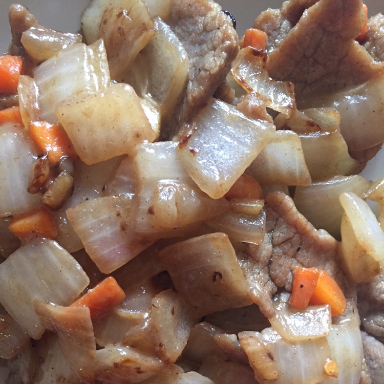 孜然洋葱炒牛肉粒