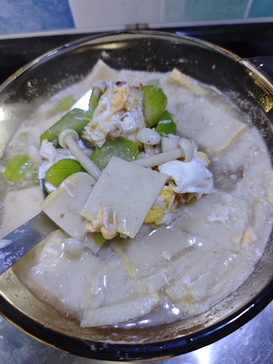 低脂低卡‼️鲜美快手汤‼️丝瓜菌菇汤‼️好吃不胖天