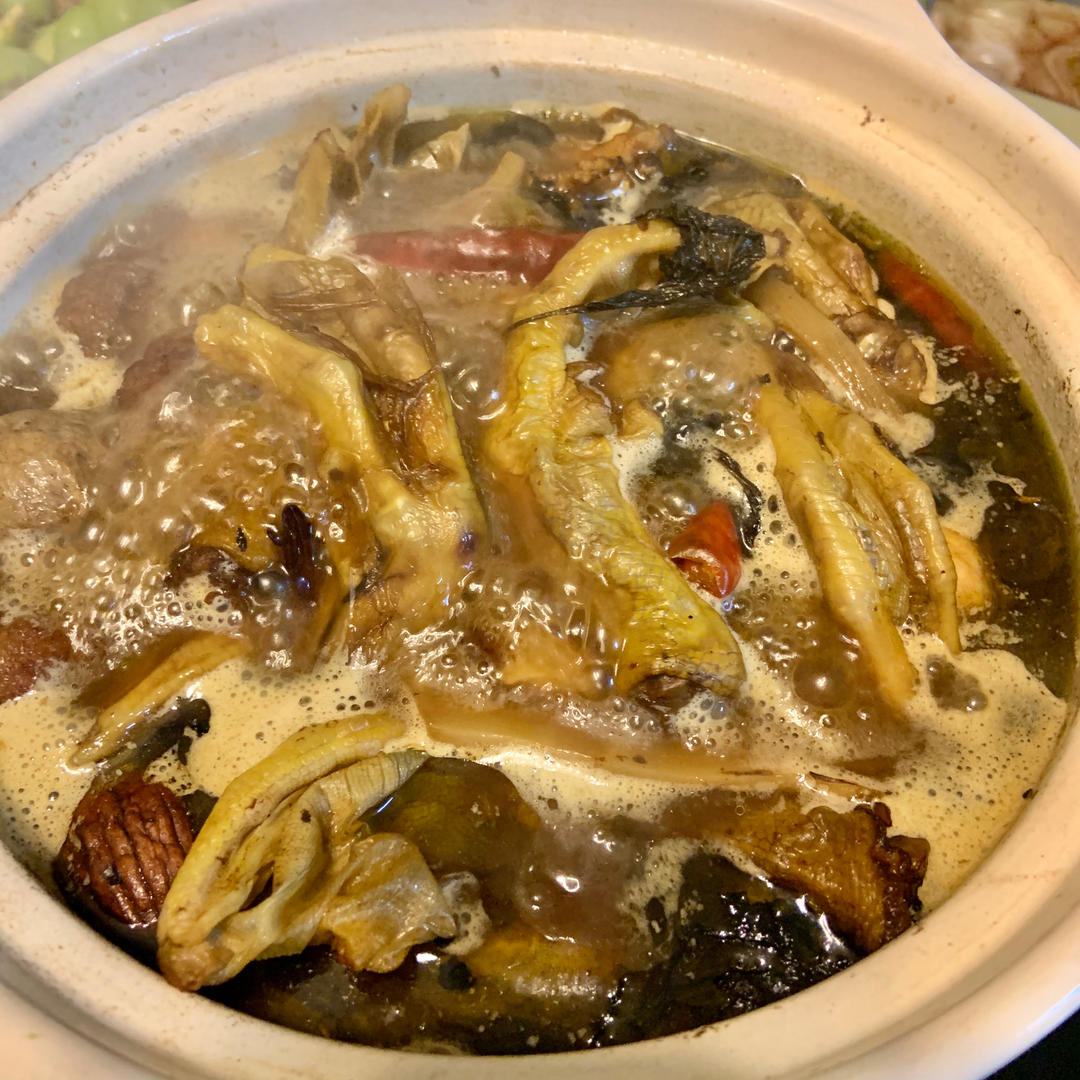 鸭脚（带皮）田螺煲